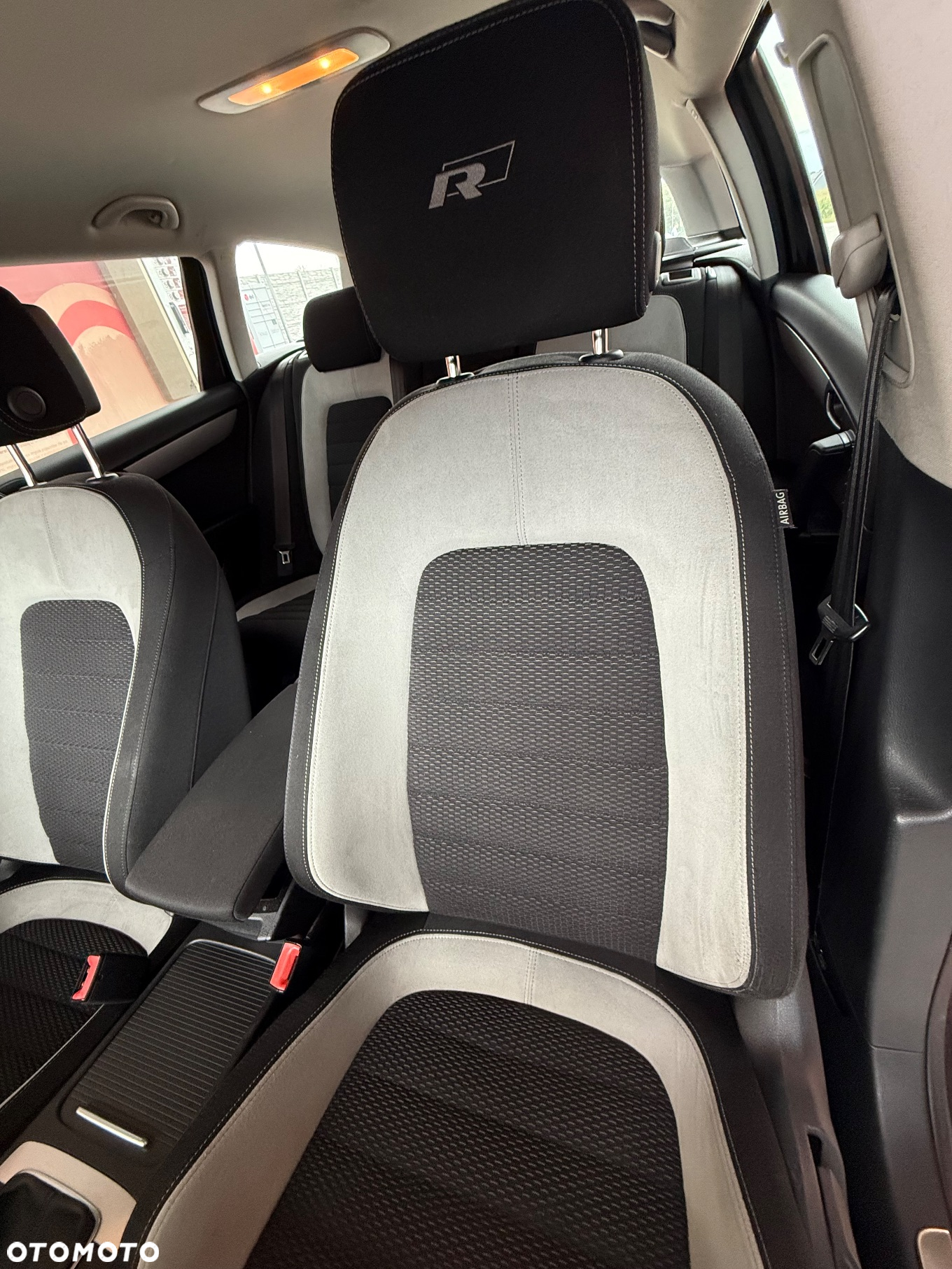 Volkswagen Passat Variant 2.0 TDI BlueMotion Technology R-Line - 12