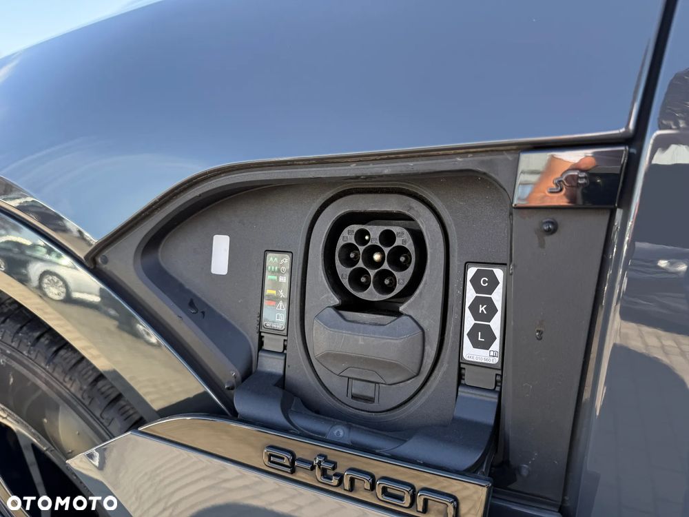 Audi Q8 e-tron 50 quattro advanced - 27