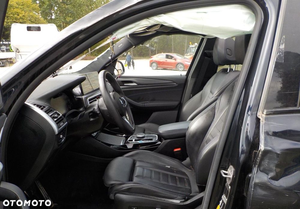 BMW iX3 - 24