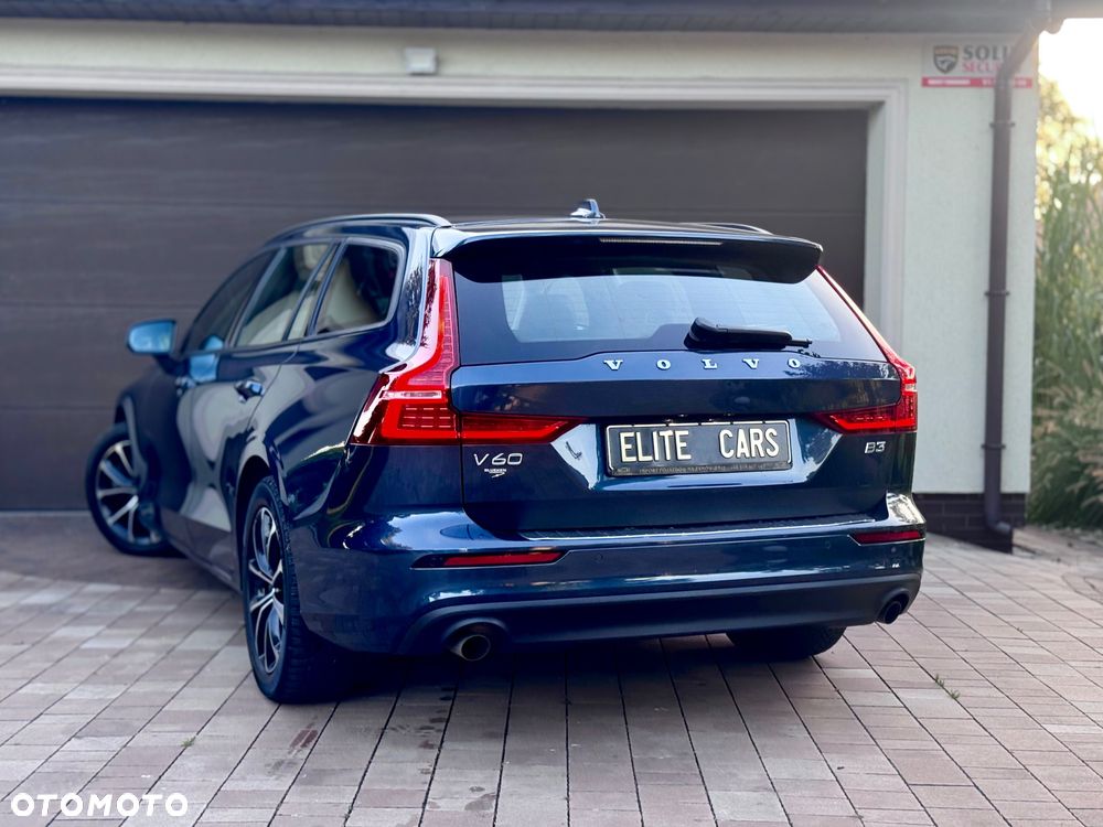 Volvo V60 B3 B DKG Momentum Pro - 25