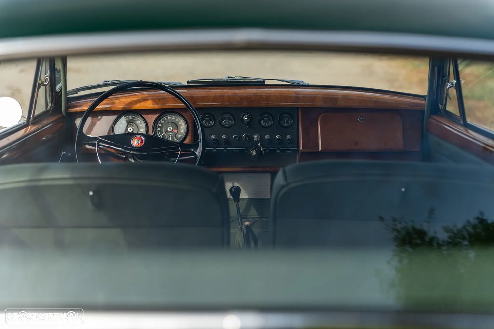 Jaguar MK II - 49