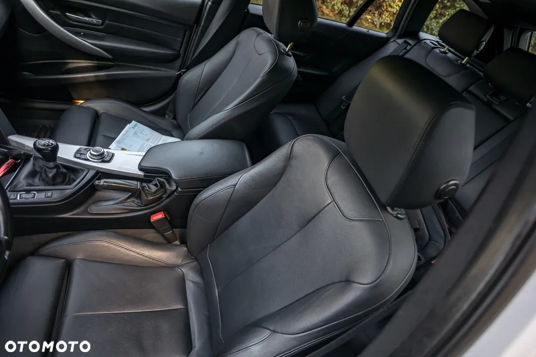 BMW Seria 3 320d xDrive M Sport - 16