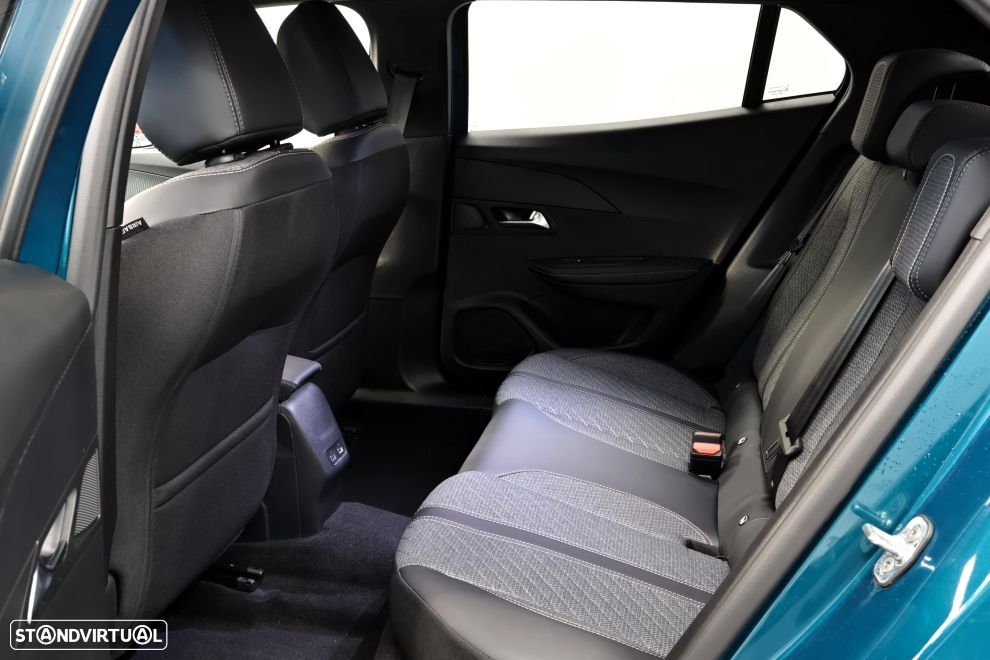 Peugeot 2008 1.2 PureTech Allure - 24