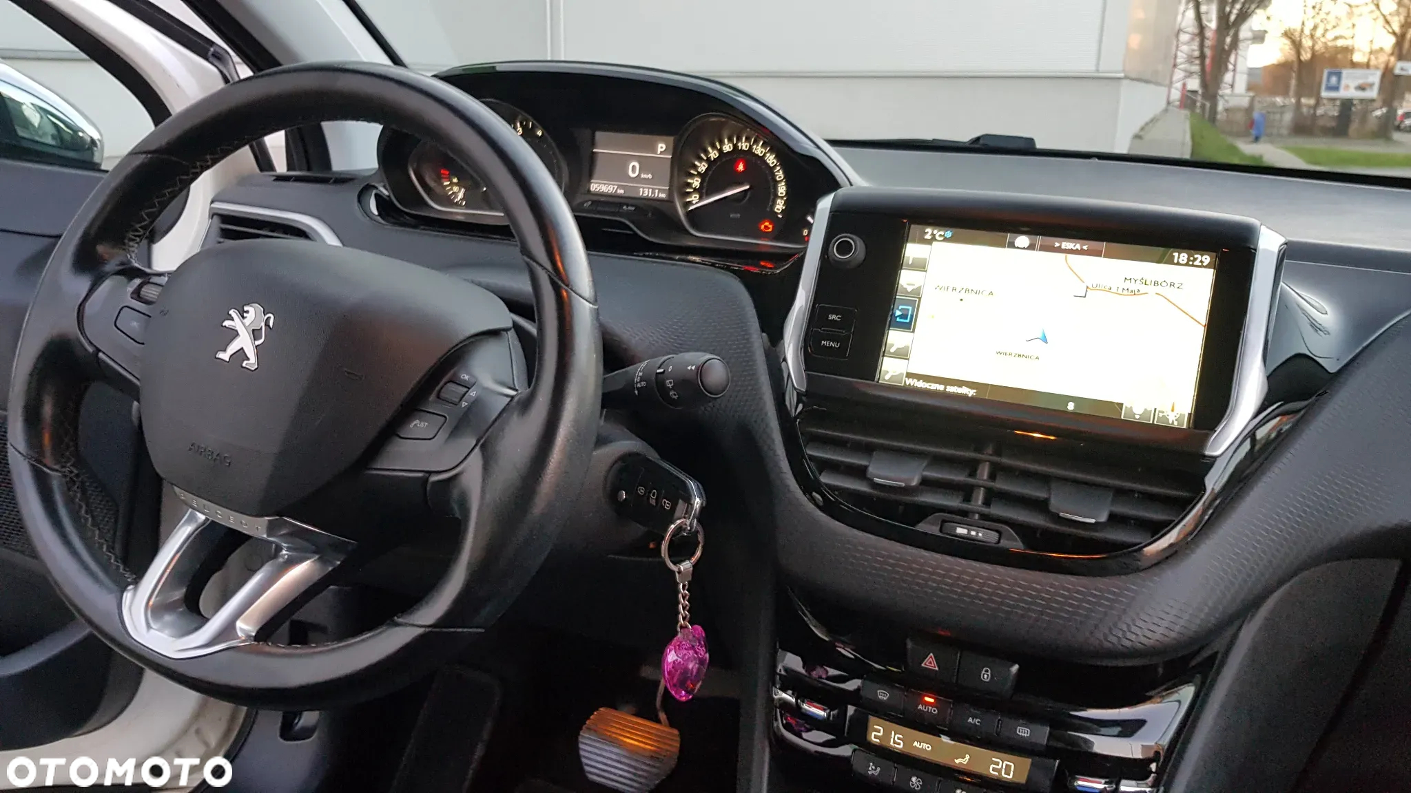 Peugeot 208 - 12