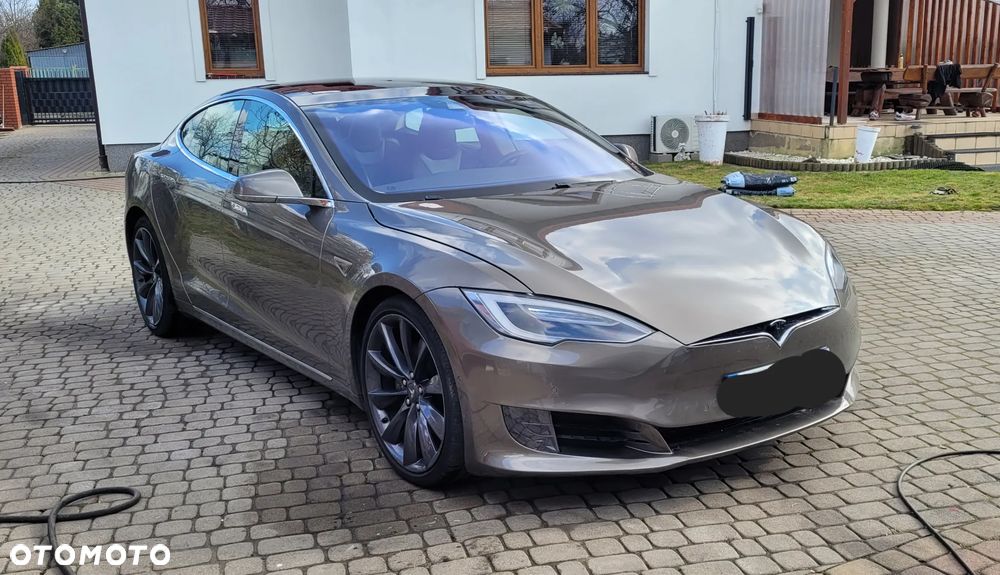 Tesla Model S - 2