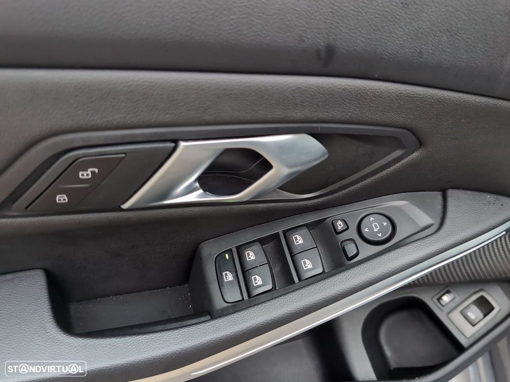 BMW 330 e Pack Desportivo M Auto — fotografia 15