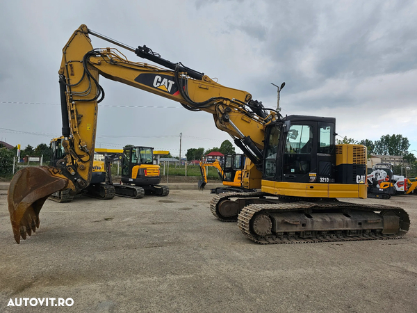 Caterpillar 321D LCR excavator pe senile compact cu 2 cupe