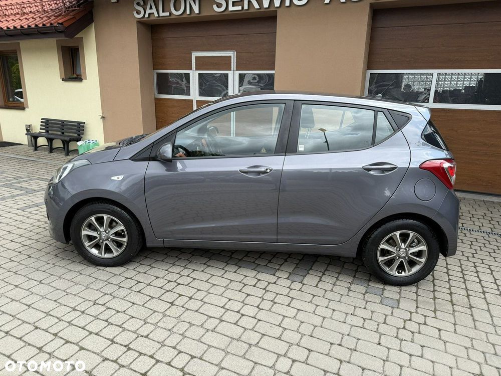 Hyundai i10 1.0 Fifa World Cup Edition - 11