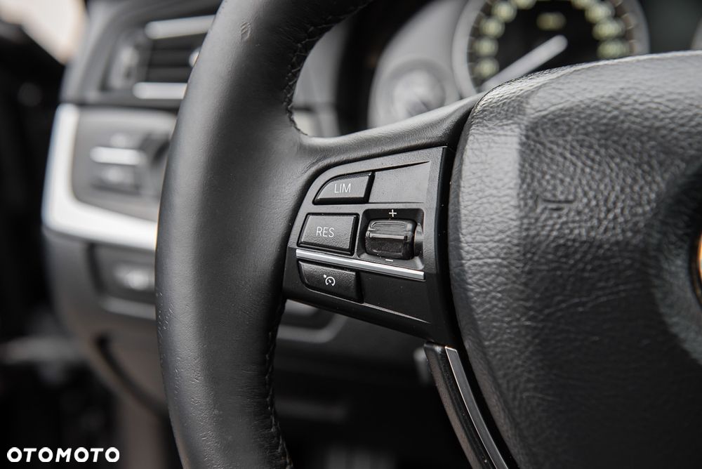 BMW Seria 5 520d - 23