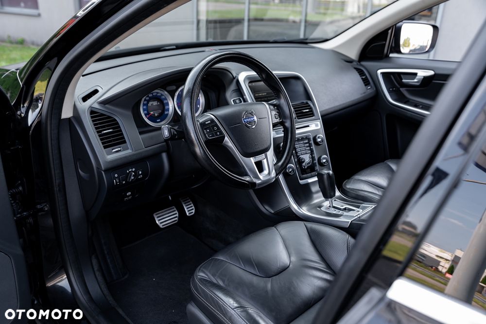 Volvo XC 60 D4 AWD Geartronic RDesign - 16