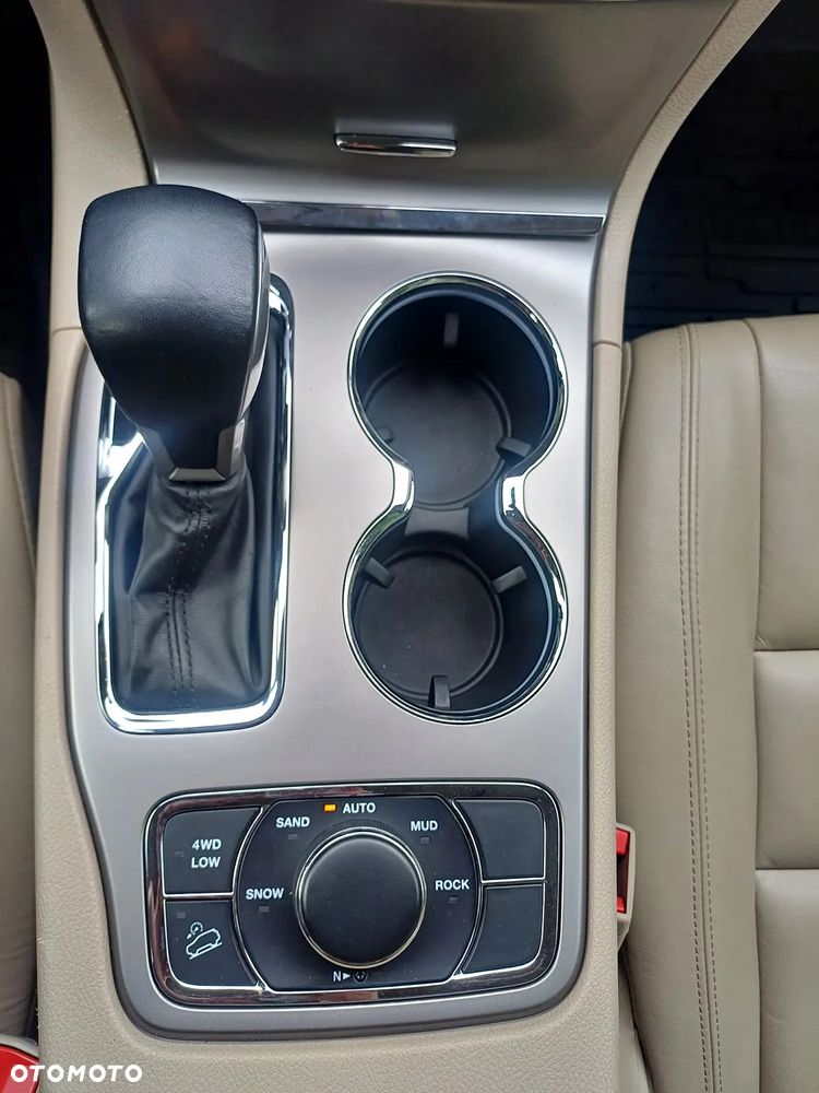 Jeep Grand Cherokee - 28