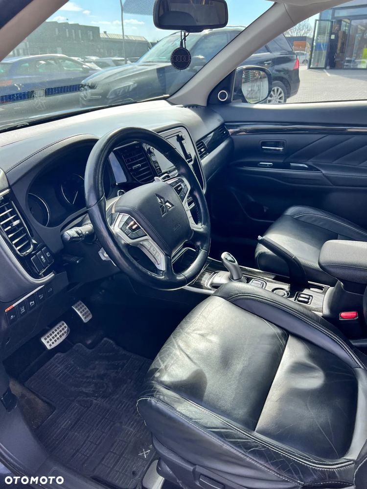 Mitsubishi Outlander 2.0 4WD Plus - 11