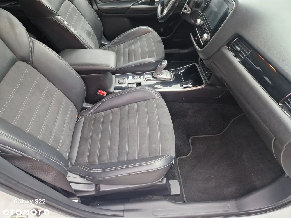 Mitsubishi Outlander - 22