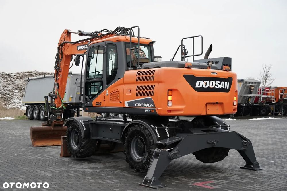 Doosan DX 140W / KOPARKA KOŁOWA / JOYSTICK /  POWERTILT OBROTNICA / 2019 ROK / - 3