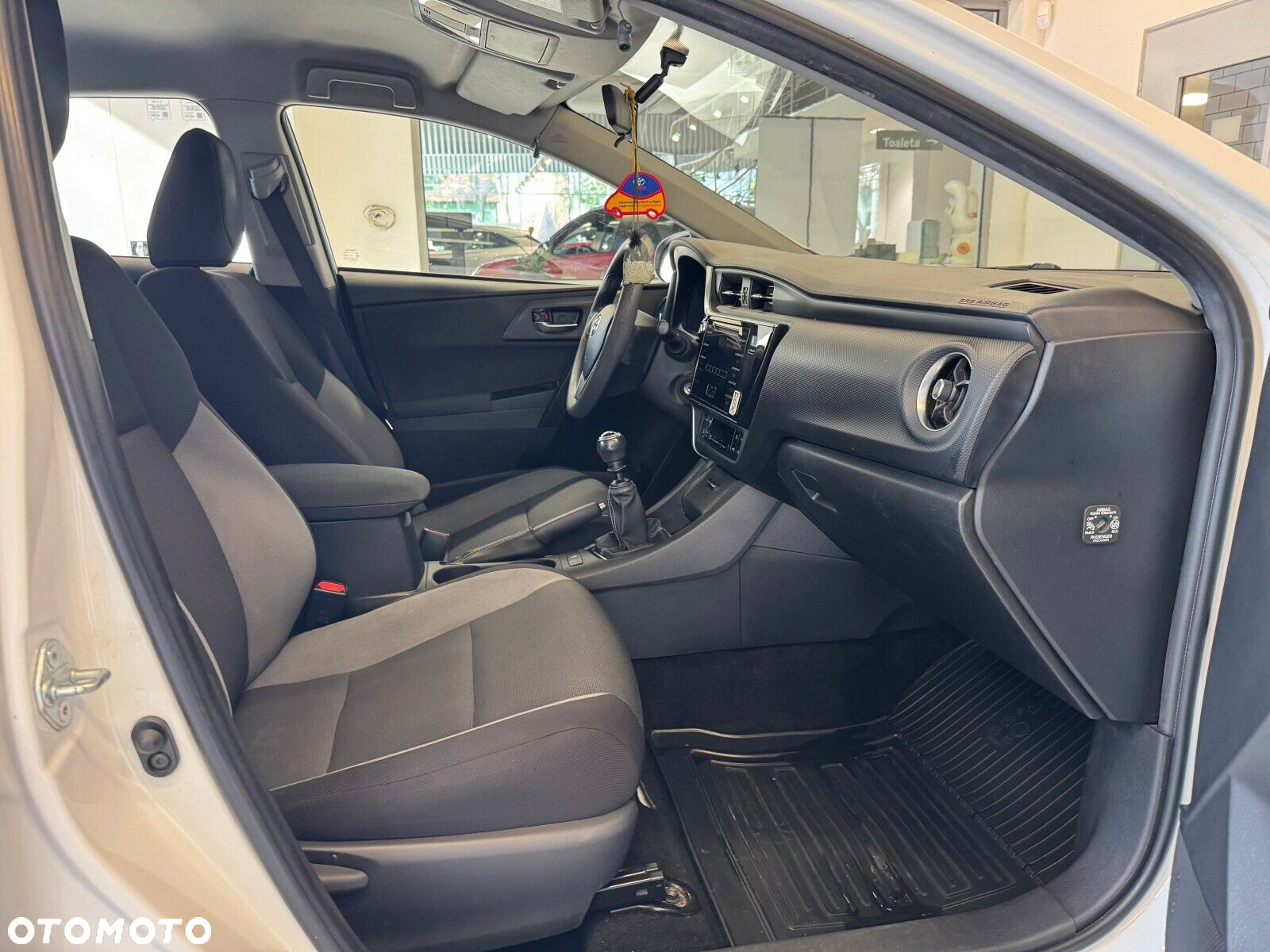 Toyota Auris - 11