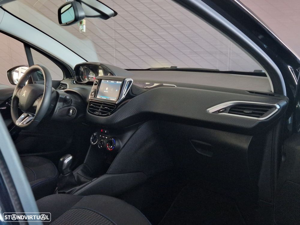 Peugeot 208 1.2 PureTech Signature - 14
