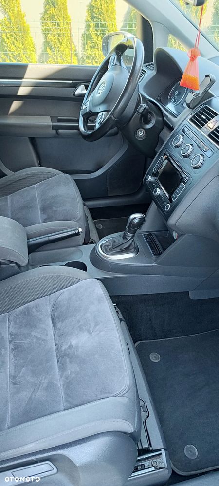 Volkswagen Touran 2.0 TDI DPF Highline DSG - 9