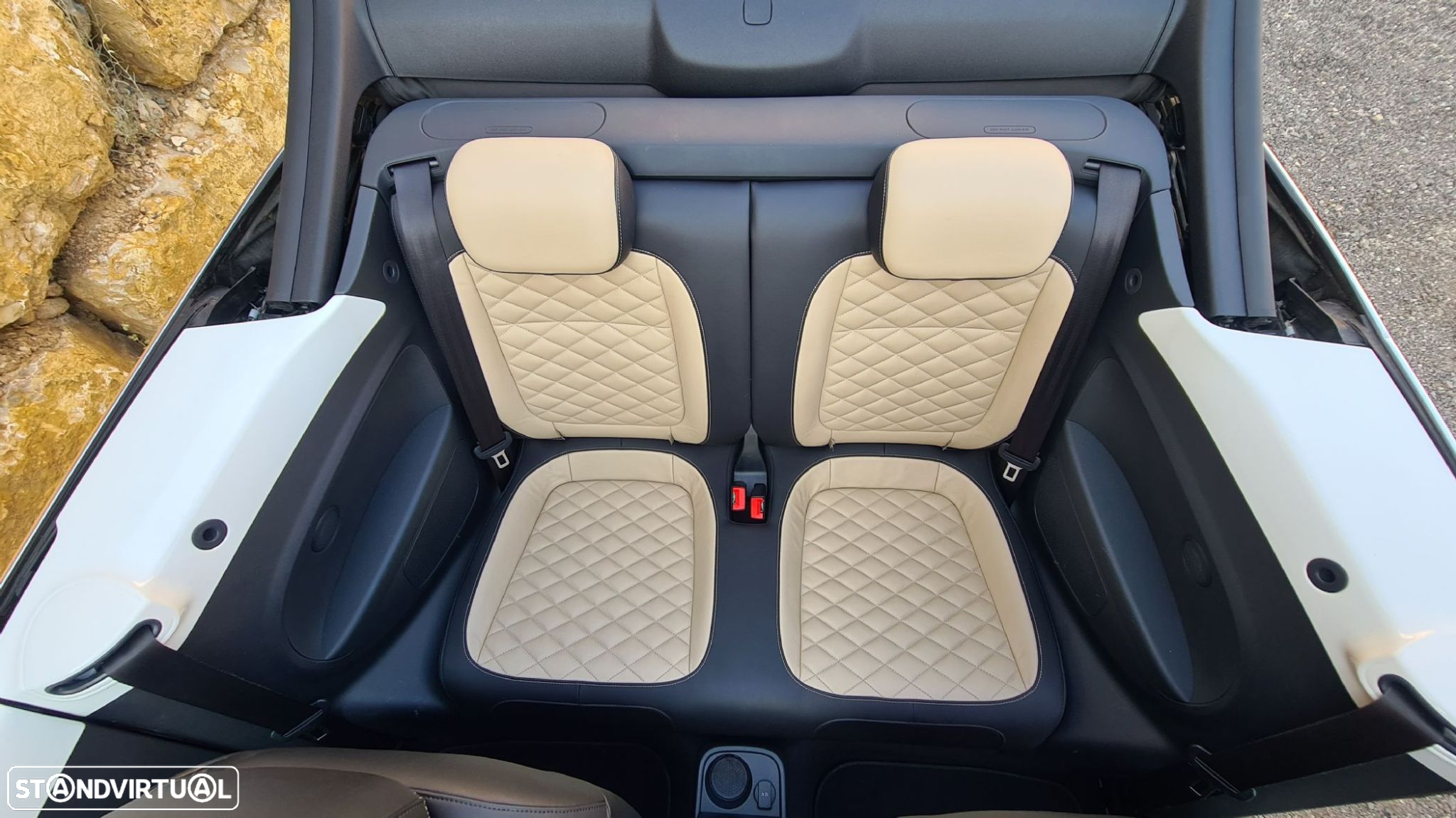 VW New Beetle Cabriolet 1.6 TDi Design - 35