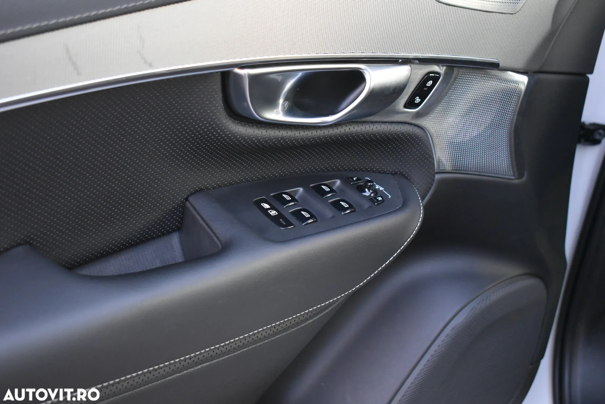 Volvo XC 90 B5 D AWD Geartronic Momentum Pro - 8