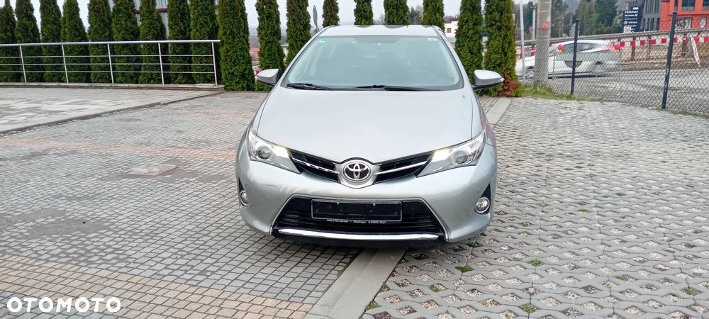 Toyota Auris 1.6 Valvematic Executive - 1