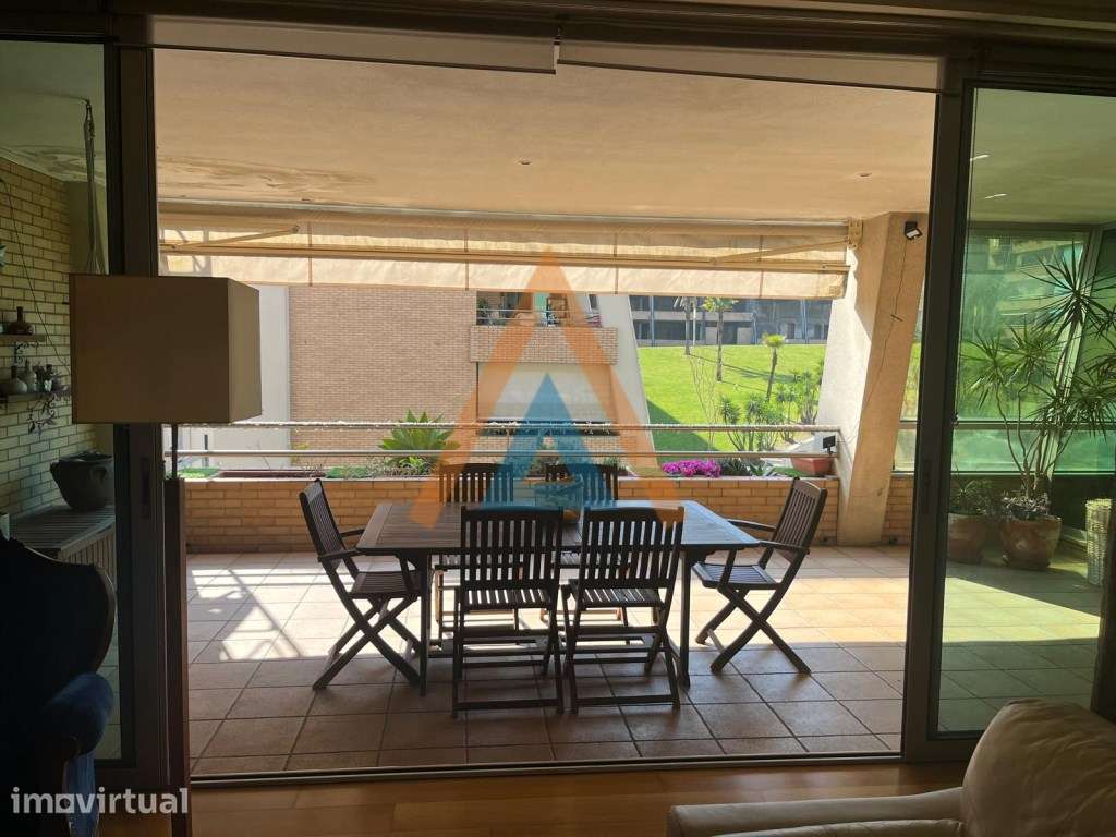 Exclusivo T3 em Condomínio Privado - Grande imagem: 4/39