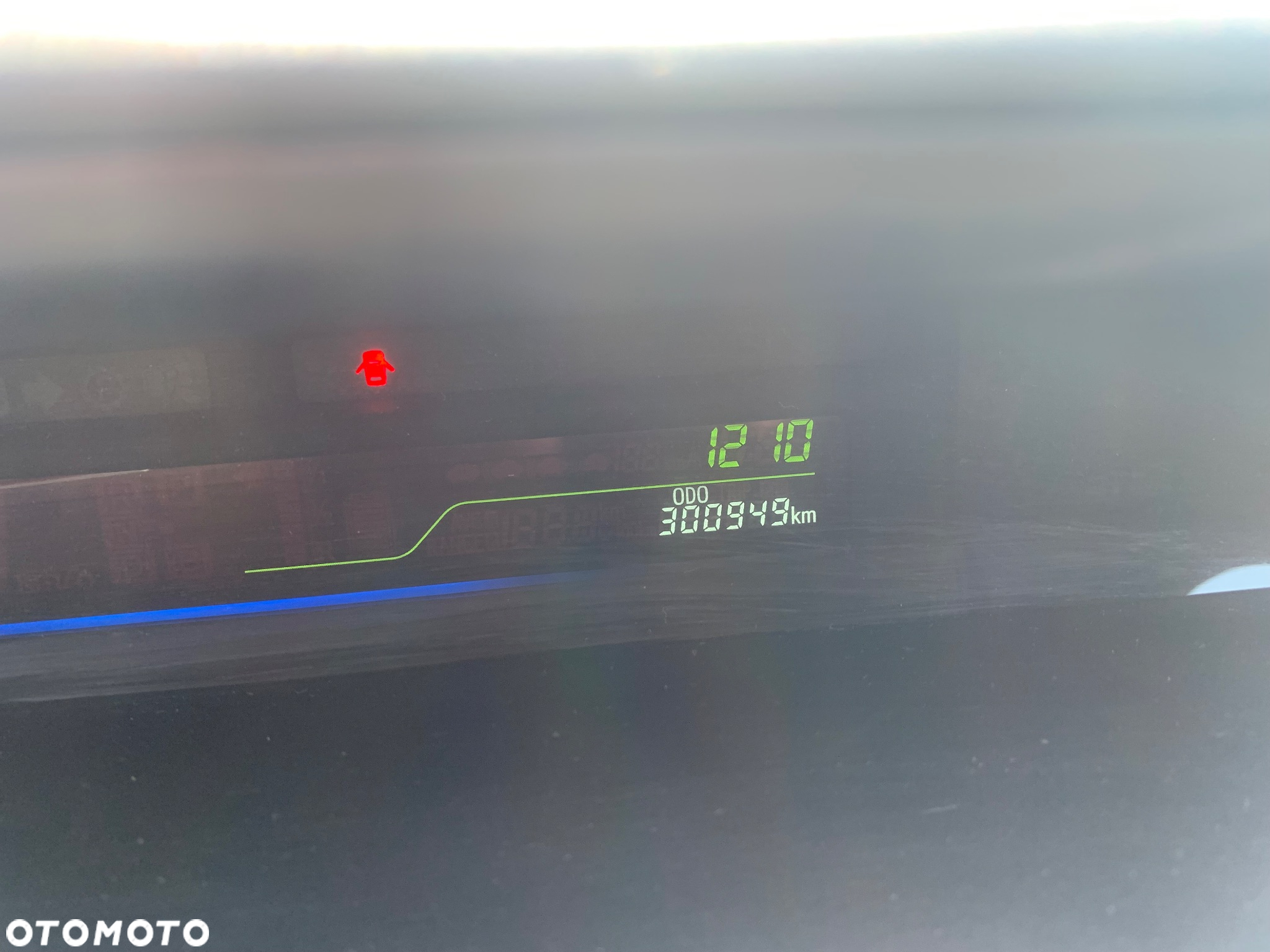 Toyota Prius+ (Hybrid) - 34