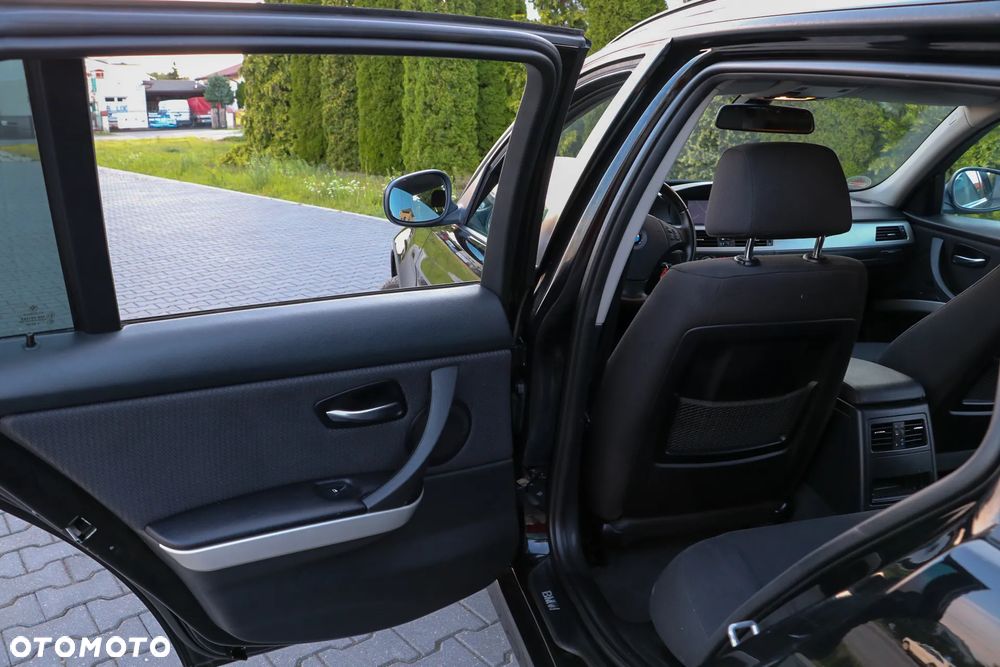 BMW Seria 3 318d - 24