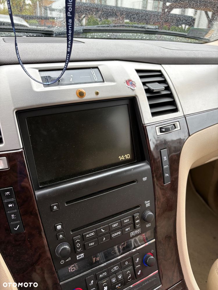 Cadillac Escalade - 11