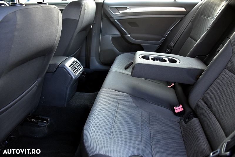 Volkswagen Golf 1.6 TDI DPF BlueMotion - 12