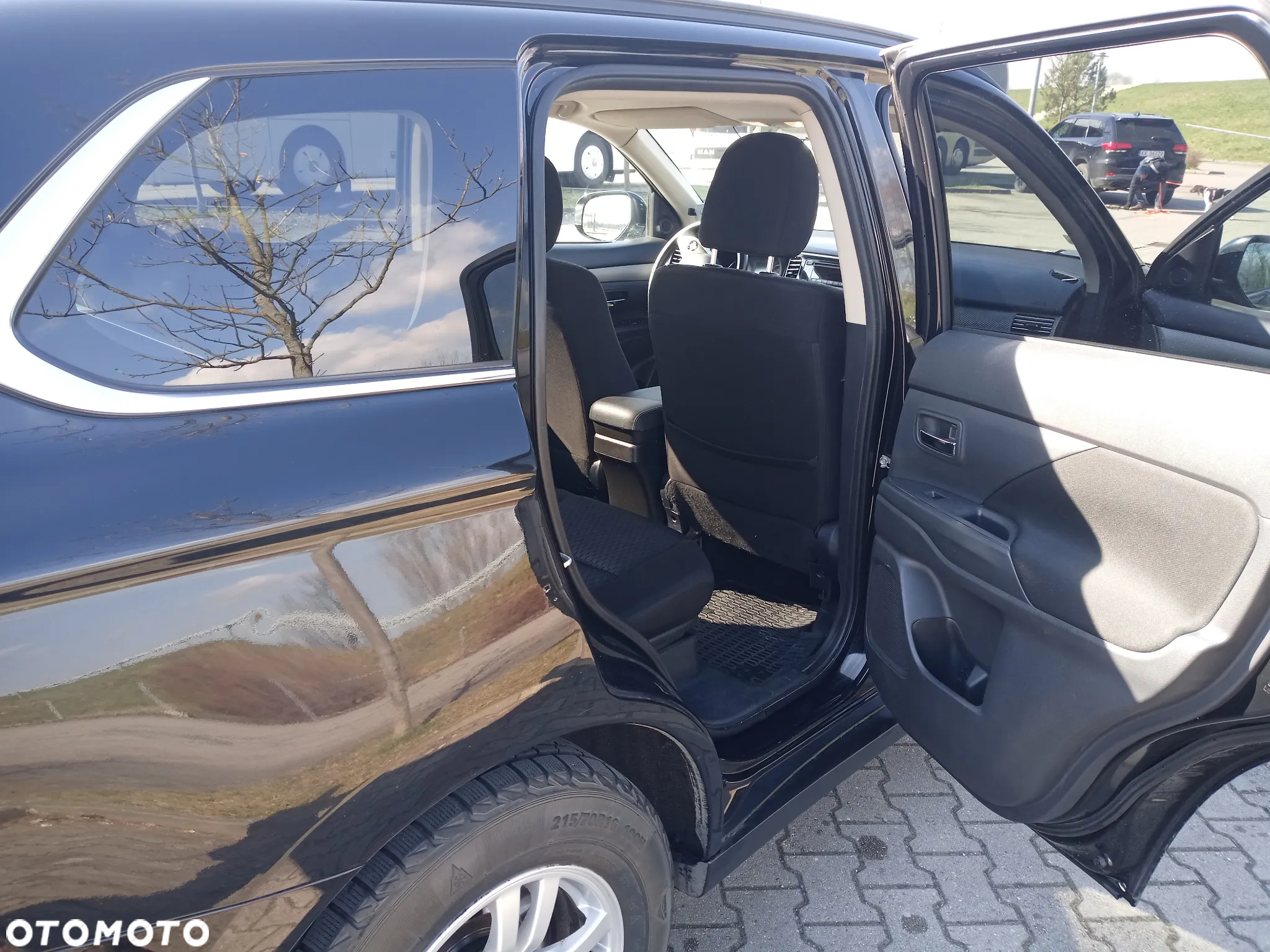 Mitsubishi Outlander - 2
