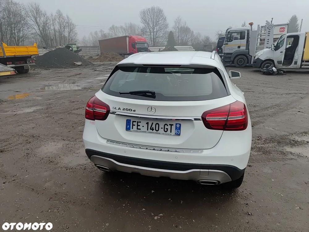 Mercedes-Benz GLA - 12