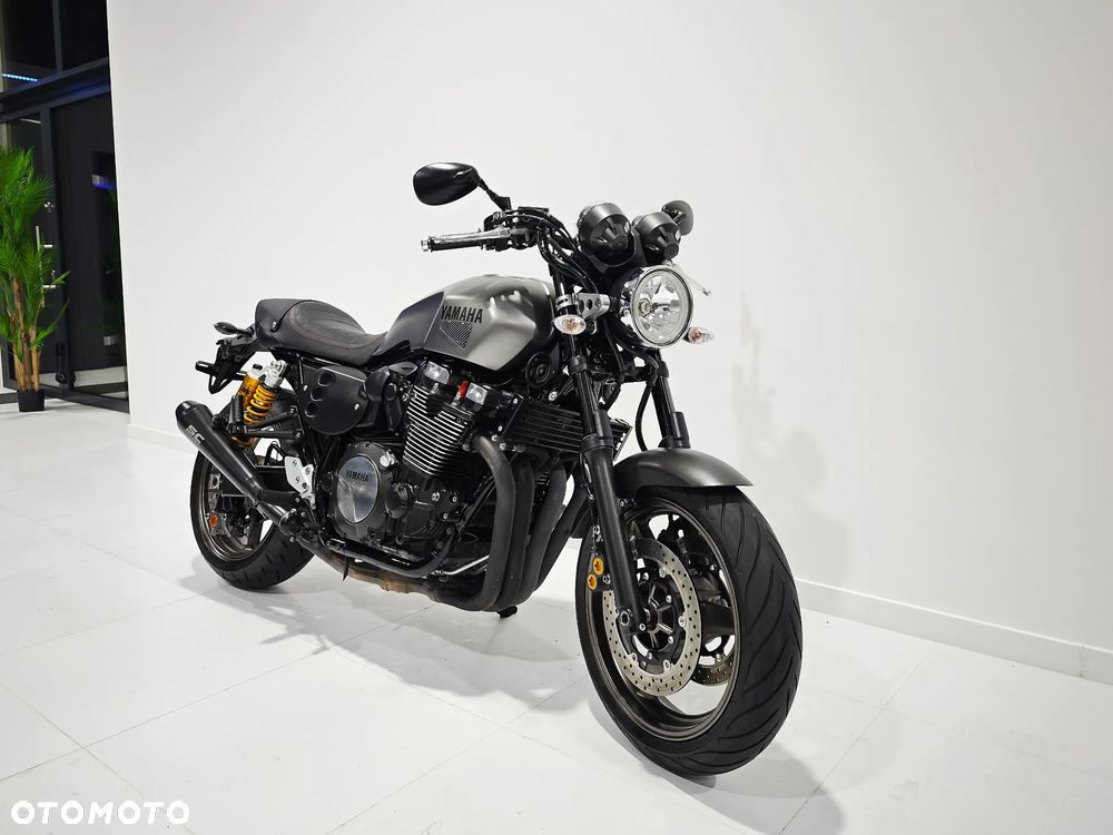 Yamaha XJR - 6