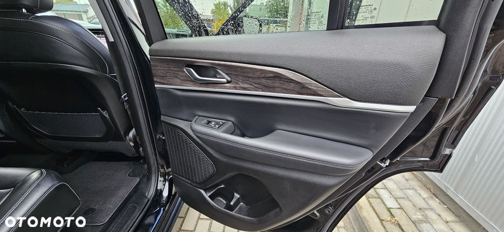 Jeep Grand Cherokee - 23