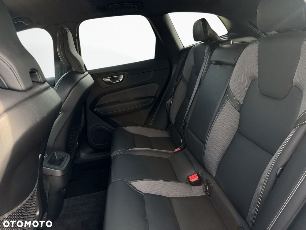 Volvo XC 60 B4 D Momentum - 25