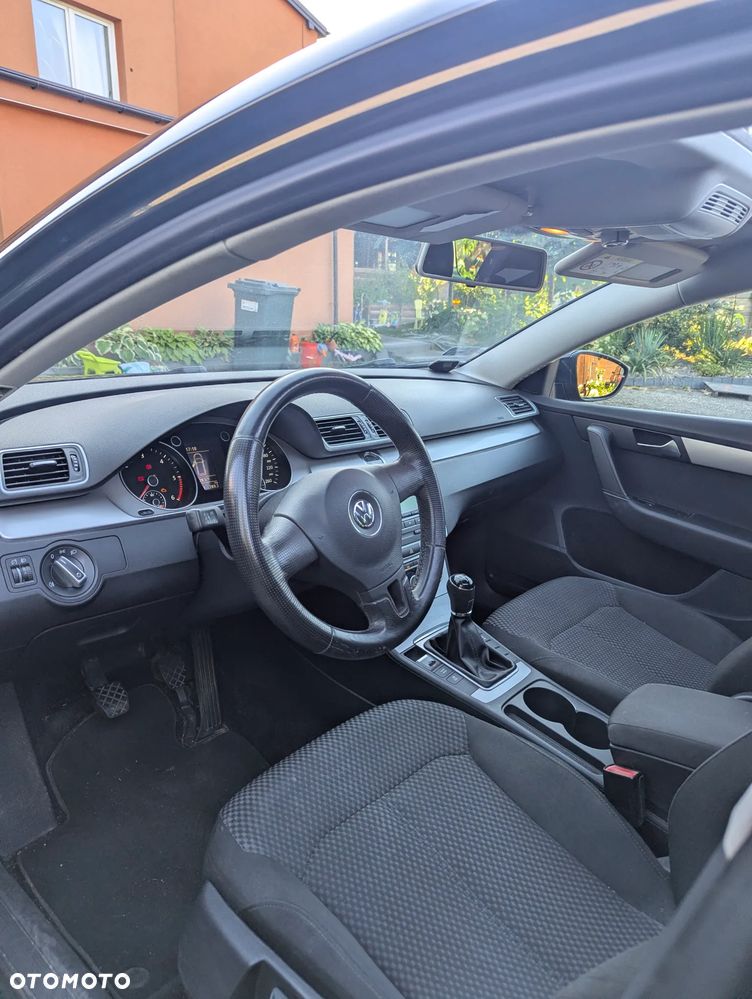 Volkswagen Passat 1.6 TDI Trendline - 8