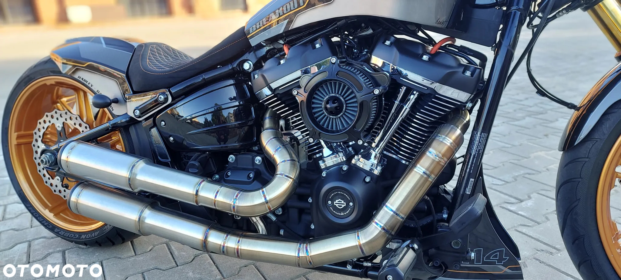 Harley-Davidson Softail Breakout - 10