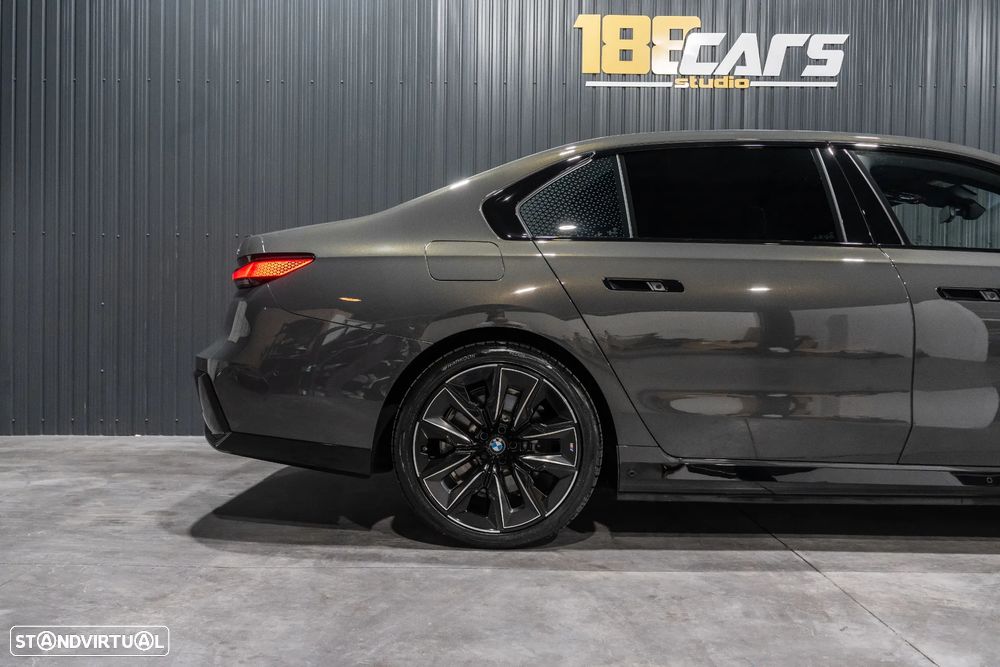 BMW 750 750e xDrive Pack Desportivo M - 48