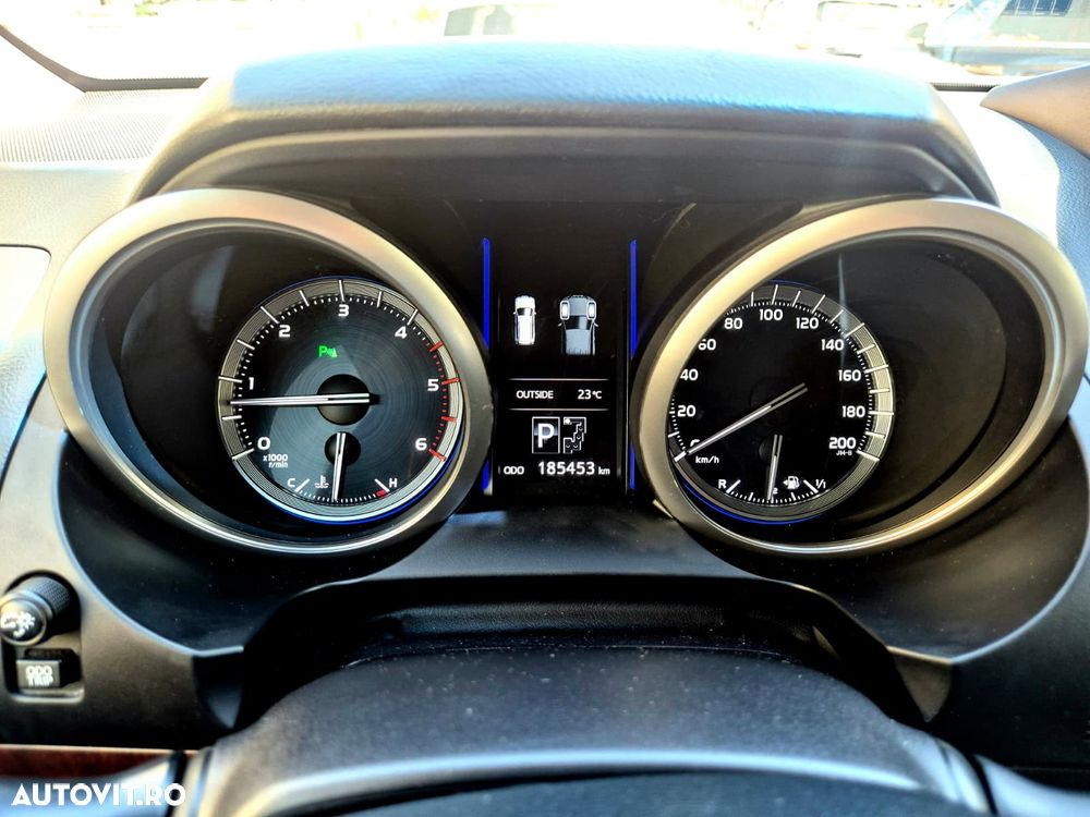 Toyota Land Cruiser 2.8l Turbo D-4D A/T AVS Luxury - 25