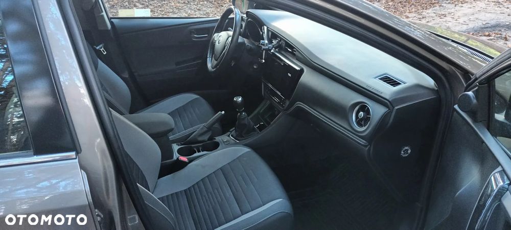 Toyota Auris 1.6 Premium - 12
