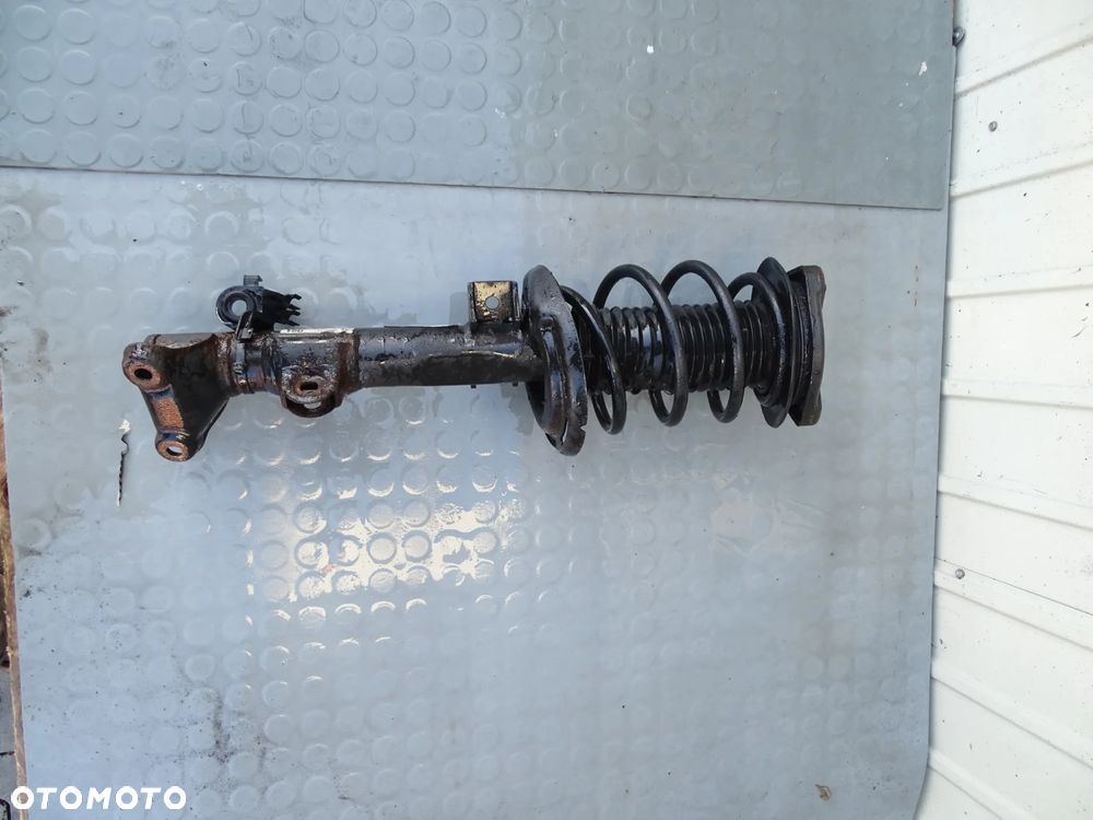 Mercedes C Klasa W204 Amortyzator sprezyna 2043202166