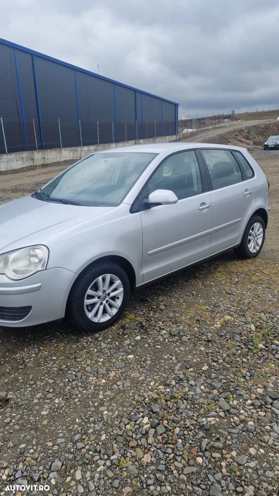 Volkswagen Polo 1.2 Attractive - 2