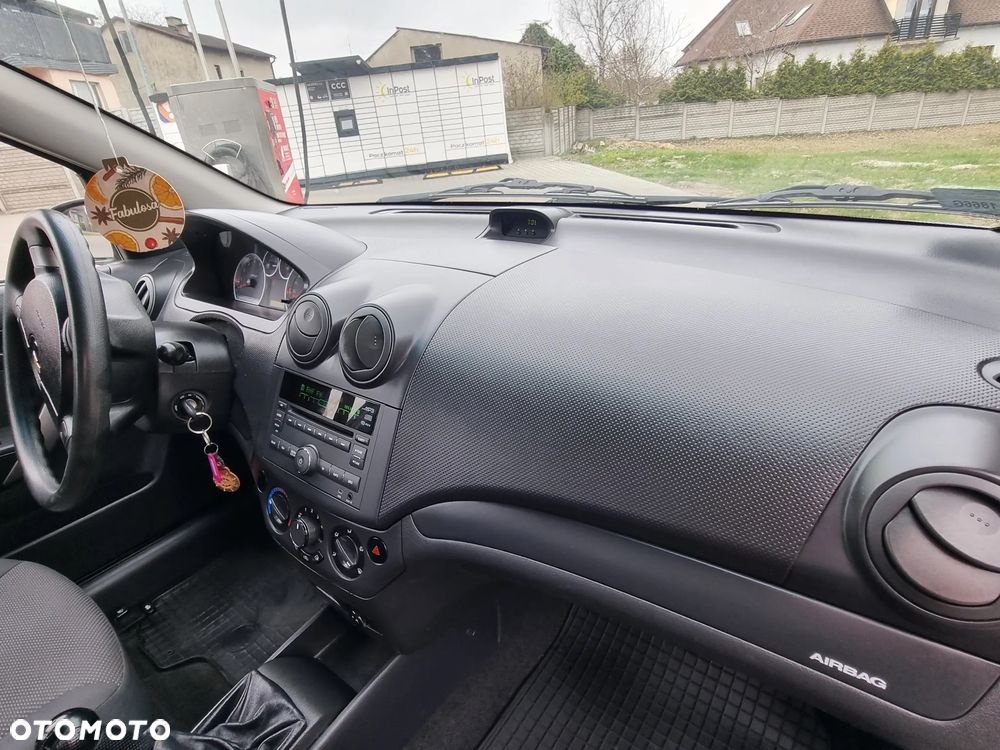 Chevrolet Aveo 1.2 16V Base / Classic - 11