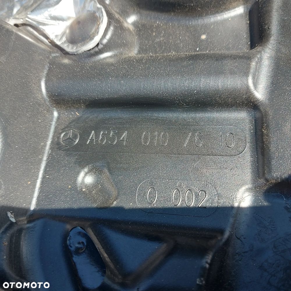 OSLONA POKRYWA SILNIKA GORNA MERCEDES GLA W247 ORYGINAL DEMONTAZ 6540107610 - 3