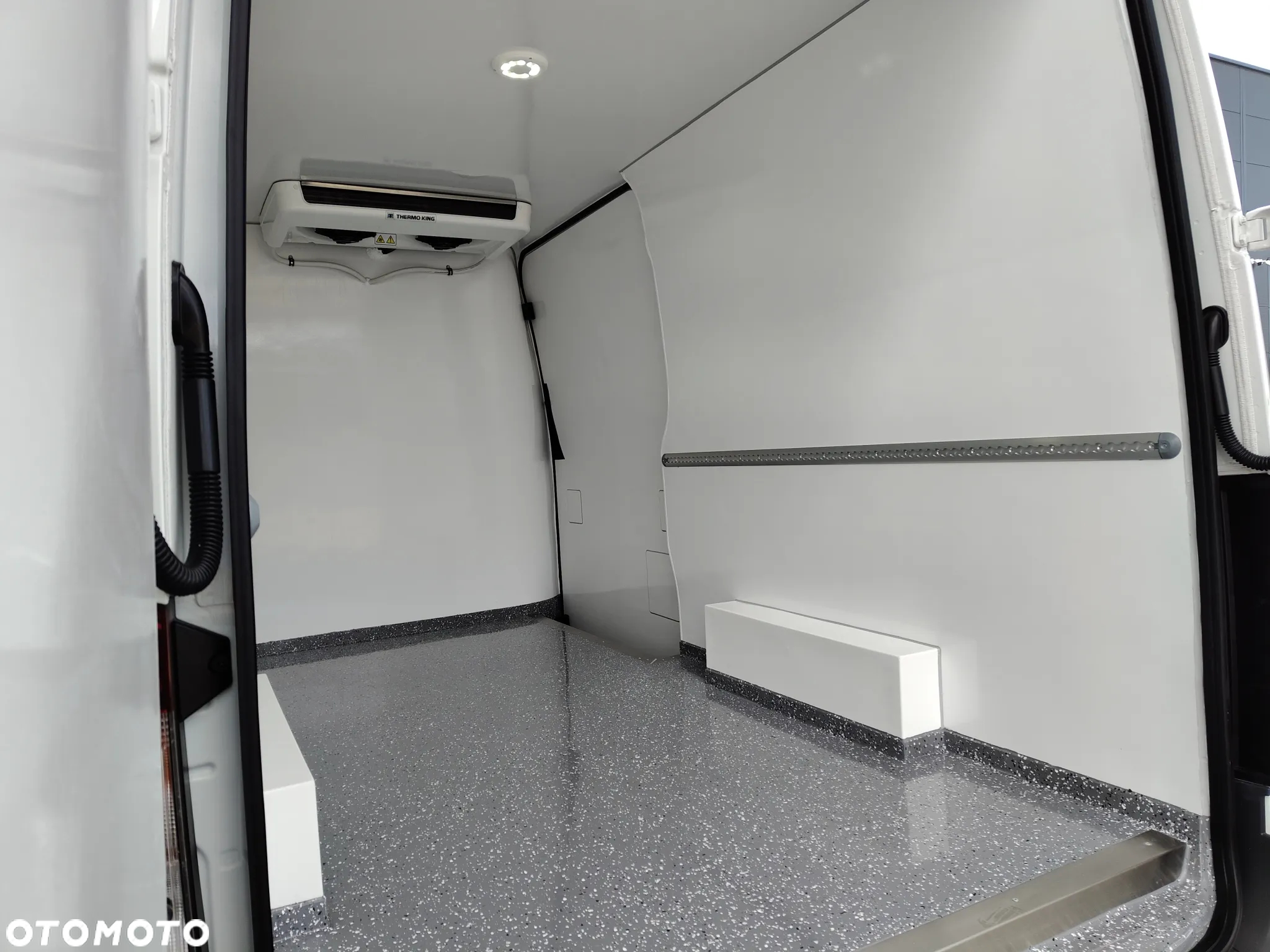 Mercedes-Benz Sprinter - 23