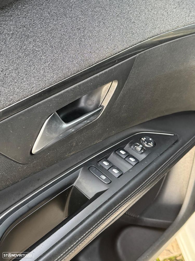 Peugeot 5008 BlueHDI 130 EAT8 Allure Pack - 13