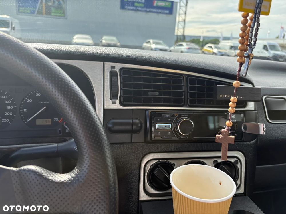 Volkswagen Vento 1.6 CL - 11