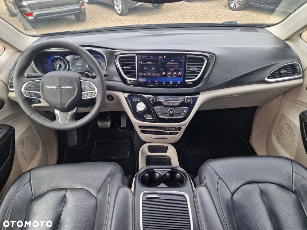 Chrysler Pacifica - 7