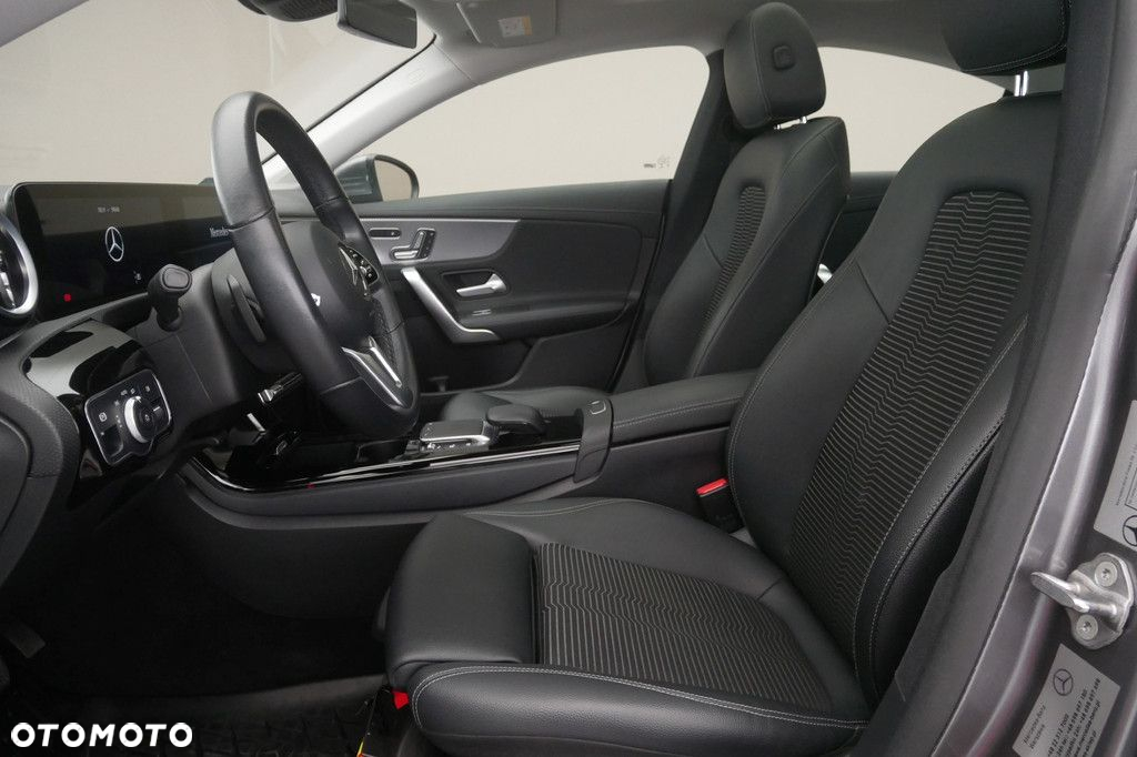 Mercedes-Benz CLA - 12