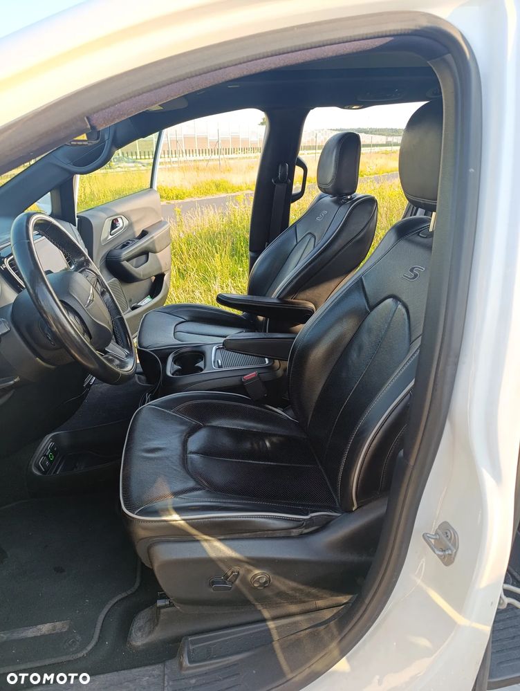 Chrysler Pacifica - 35