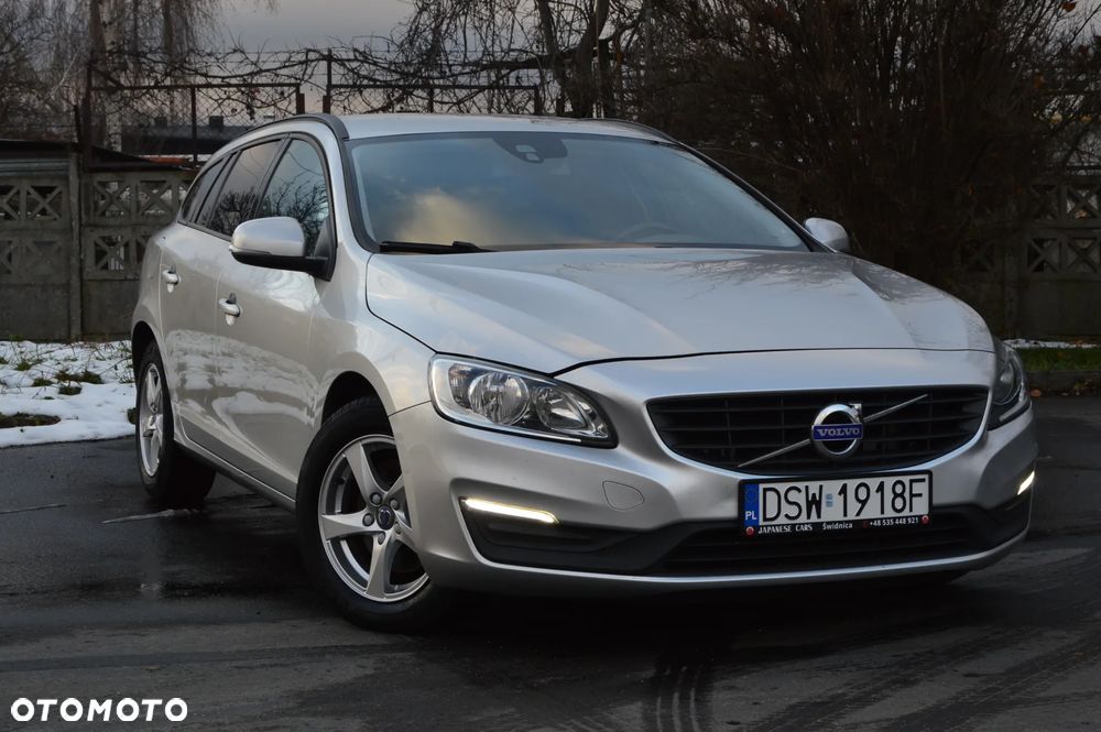 Volvo V60 D4 Geartronic Momentum - 25